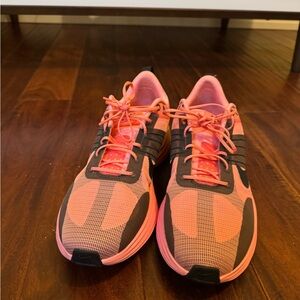 Pink Nike Lunar Roam Premium